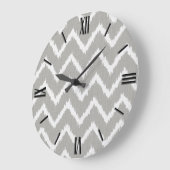 Grande Horloge Ronde Ikat Chevrons - gris argent et blanc (Angle)
