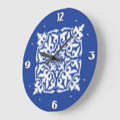 Grande Horloge Ronde Ikat damask pattern - cobalt bleu et blanc (Angle)