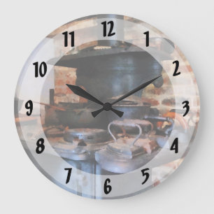 Grande Horloge Ronde Irons Heating on Stove
