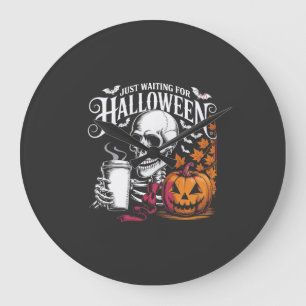 Grande Horloge Ronde Juste en attendant Halloween