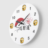 Grande Horloge Ronde karaté kick clock (Angle)