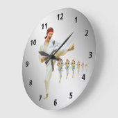 Grande Horloge Ronde Karate Kicking Ceinture Brown personnalisable (Angle)