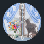 Grande Horloge Ronde Le chat aux fleurs de vase de la fenêtre<br><div class="desc">Quelle horloge murale spéciale et adorable — le chat assis à la fenêtre et le joli vase de fleurs à côté. Profitez de cette horloge pour vous-même ou en cadeau. Si vous avez des questions,  envoyez un conversation ou un courriel à charmdesignstudio@rcn.com et nous serons heureux de vous aider.</div>