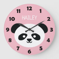 Le visage mignon d'ours panda badine le rose