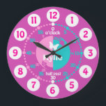 Grande Horloge Ronde Les filles apprennent à dire l'heure rose aqua nom<br><div class="desc">Colorful girls graphique horloge murale couleur codée pour aider votre enfant à lire une horloge. Cette aide pédagogique colorée comprend des minutes et des heures et le passé et à faire le jeu de l'enfant de dire l'heure. Horloge couleur codé en rose, aqua et blanc avec un petit papillon blanc...</div>
