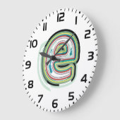 Grande Horloge Ronde Lettre multicolore E Typographie moderne Abstraite (Angle)