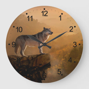 Grande Horloge Ronde Loup gris debout sur une roche dans la forêt