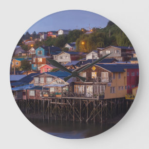 Grande Horloge Ronde Maisons sur pilotis de Palafito, vue en hauteur