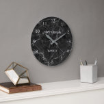 Grande Horloge Ronde Marbre gris moderne motif nom de famille<br><div class="desc">Motif moderne en marbre gris noir,  nom de famille,  horloge murale. Vous pouvez ajouter votre propre nom pour personnaliser.</div>