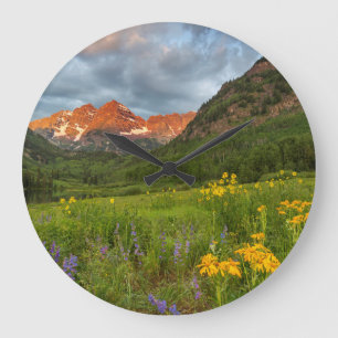Grande Horloge Ronde Maroon Bells se reflètent dans le lac Maroon calme