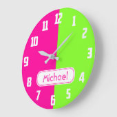 Grande Horloge Ronde Monogram vert moderne de Bright Neon Pink (Angle)