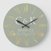 Grande Horloge Ronde Monogramme Initiales Sage Green Mariage (Recto)