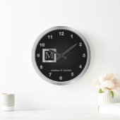 Grande Horloge Ronde Monogramme Masculine Exécutif noir et argent (Maison)