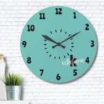 Grande Horloge Ronde Monogramme moderne simple<br><div class="desc">Un monogramme simple mais amusant mignon et moderne avec initiales et nom dans un cercle de tiret. Un style simple noir et blanc, mais vous pouvez changer n'importe quelle couleur pour en faire votre propre. Ajoutez un motif derrière, ou gardez simplement une couleur simple. Vous pouvez même ajouter une date...</div>