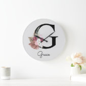 Grande Horloge Ronde Monogramme Rose Boho Féminin Floral Initiale G (Maison)