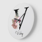Grande Horloge Ronde Monogramme Rose Boho Floral Initiale V (Angle)