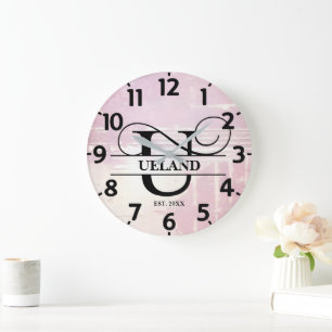 Grande Horloge Ronde Monogramme U Lavande Pâle en Distress