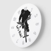 Grande Horloge Ronde Montons - le cavalier de BMX (Angle)