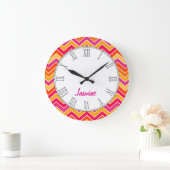 Grande Horloge Ronde Montre murale en chevron zigzag avec nom en lettre (Maison)