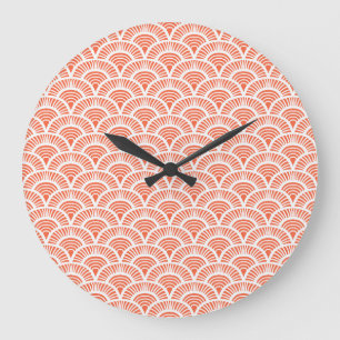 Grande Horloge Ronde Motif Art Déco avec motifs à échelle.