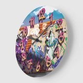 Grande Horloge Ronde Mur de graffitis Hip hop urbains. (Angle)