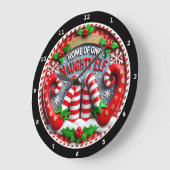 Grande Horloge Ronde Naughty Elf Shenanigans" - Mur de Noël (Angle)