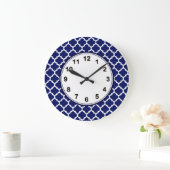 Grande Horloge Ronde Navy Blue White Moroccan Quatrefoil Pattern #5 (Maison)