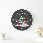 Grande Horloge Ronde Neige tombant sur Cardinal, Snowman et Pine Tree (Maison)