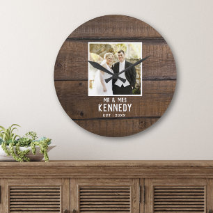 Grande Horloge Ronde Nom de mariage rustique Photo Planche de bois brun