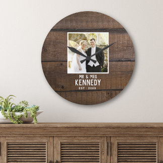 Grande Horloge Ronde Nom de mariage rustique Photo Planche de bois brun