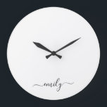 Grande Horloge Ronde Nom du monogramme blanc noir moderne<br><div class="desc">Nom du monogramme simple de script noir et blanc. Cela rend le cadeau parfait pour 16 ans,  mariage,  douche nuptiale,  anniversaire,  baby shower ou bachelorette pour quelqu'un qui aime le luxe glam et les styles chic.</div>