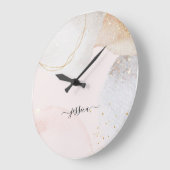 Grande Horloge Ronde Nom du script d'art abstrait rose-brousse moderne (Angle)