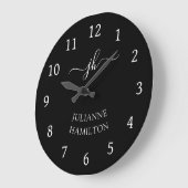 Grande Horloge Ronde Nom Monogramme Noir Moderne (Angle)