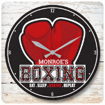 Grande Horloge Ronde NOM personnalisé Boxer Boxer Glove Prize<br><div class="desc">Personnalisez ce cadeau unique et unique personnalisé Nom Boxer Boxing Glove Prize Fighting Gift. Un complément parfait à votre décor maison et garage pour amateurs de boxe! Personnalisé avec votre nom ou votre texte personnalisé ! Boxe professionnelle - Champion poids lourd - Étincelle - Ringside - Fisticuffs</div>