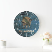 Grande Horloge Ronde Oklahoma State Flag on Old Wood (Maison)