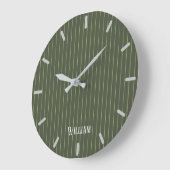 Grande Horloge Ronde Olive Pinstripes (Angle)