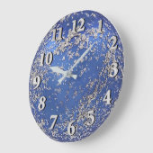 Grande Horloge Ronde Ornement en bleu et en argent (Angle)