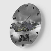 Grande Horloge Ronde OV-10 Bronco (Angle)