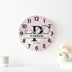 Grande Horloge Ronde P Monogramme Lavande Pâle en Distress