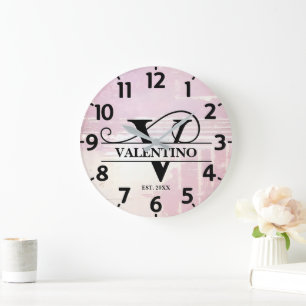 Grande Horloge Ronde Pâle Monogramme V en Lavande en Distress