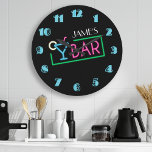 Grande Horloge Ronde Panneau Retro Neon Café Café<br><div class="desc">Nom personnalisé Retro noir brillant personnalisé Neon Signal à cocktail Bar Horloge murale par Imprimable Joli. L'horloge parfaite pour le Home Mini Bar,  ou Man Cave et fait un grand cadeau!</div>