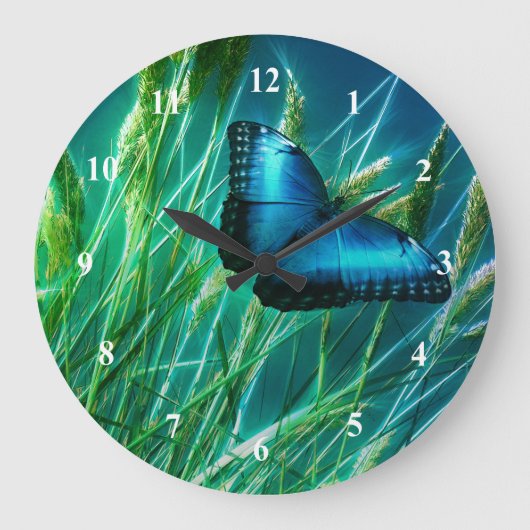 Grande Horloge Ronde Papillon bleu de Morpho sur l'herbe verte (Recto)