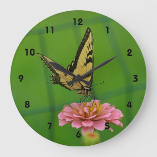 Grande Horloge Ronde Papillon sur l'horloge murale de Zinnia