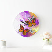 Grande Horloge Ronde Papillons Monarque sur Arrière - plan pourpre (Maison)