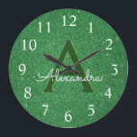 Grande Horloge Ronde Parties scintillant à étincelles vertes Nom et ini<br><div class="desc">Irlandais Green Sparkle Parties scintillant Nom du monogramme et horloge murale initiale de service. L'horloge murale est un cadeau parfait pour quelqu'un qui aime l'Irlande ou la parties scintillant éclatante verte irlandaise.</div>