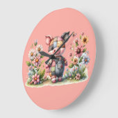 Grande Horloge Ronde Petit Cochon Patchwork dans un Jardin Fleuri (Angle)