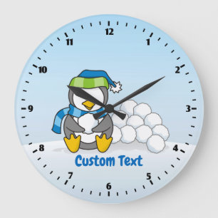 Grande Horloge Ronde Petit manchot assis avec des boules de neige