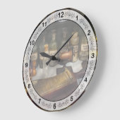 Grande Horloge Ronde Pharmacie - Le dispensaire (Angle)