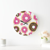 Grande Horloge Ronde Pink & Brown Sprinkts Donuts Moderne Fun Cute (Maison)
