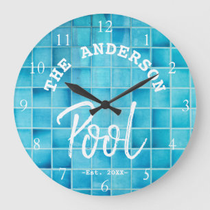 Grande Horloge Ronde Piscine Carrelage Bleu Froid Nom de Famille Person